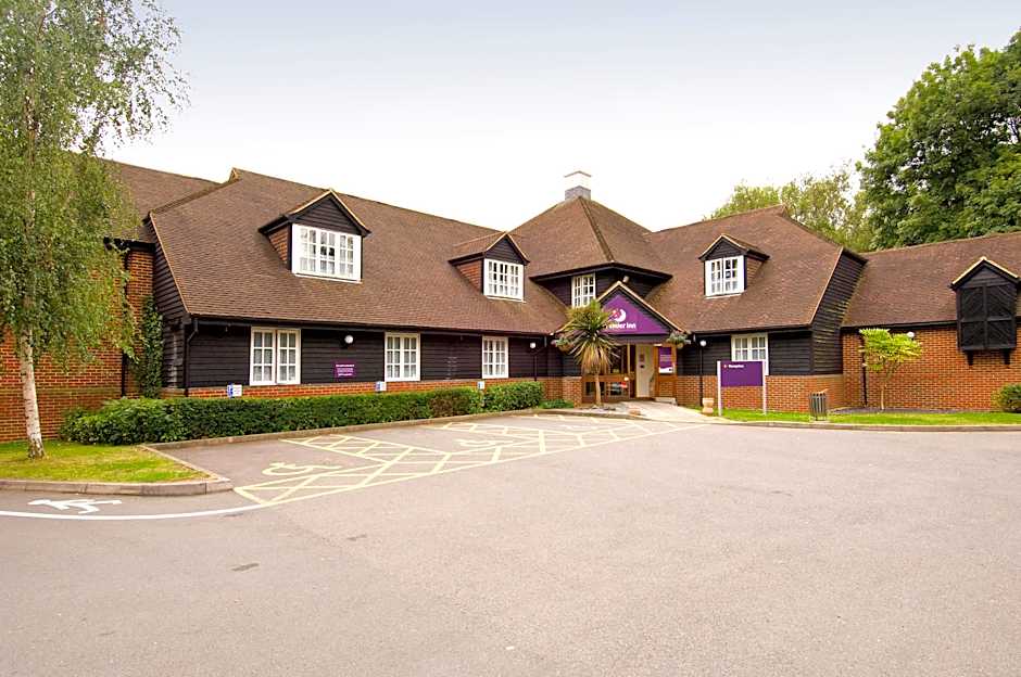 Premier Inn Woking West (A324)