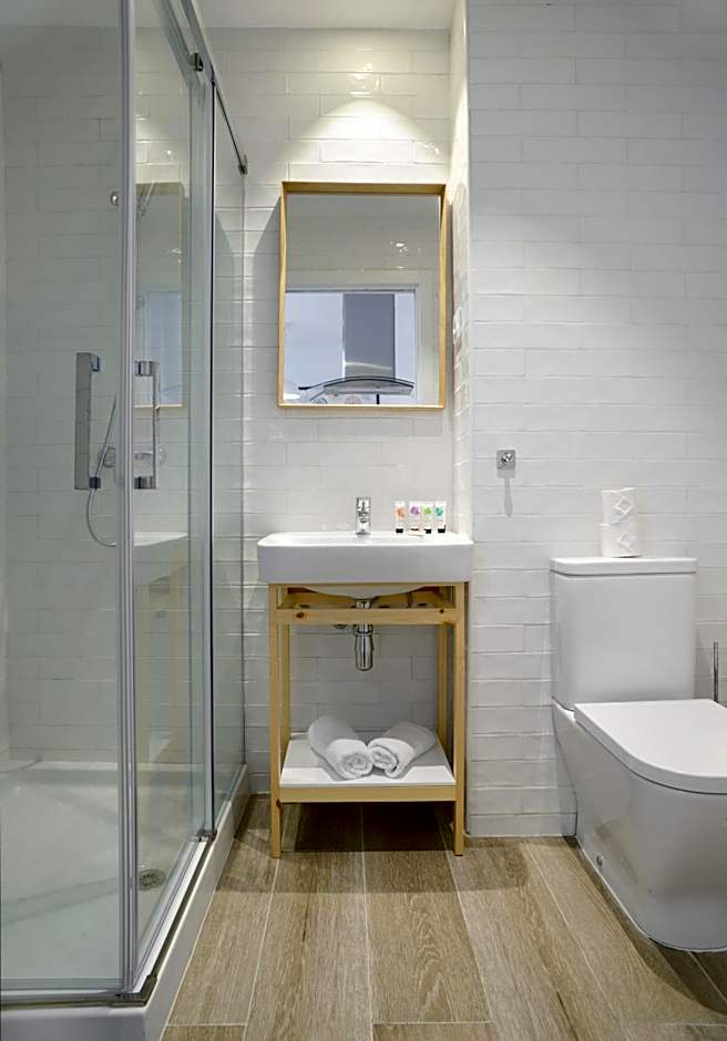 nQn Aparts & Suites Madrid