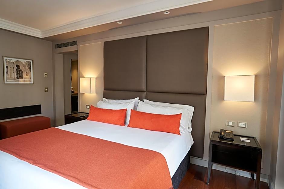 Carles Hotel
