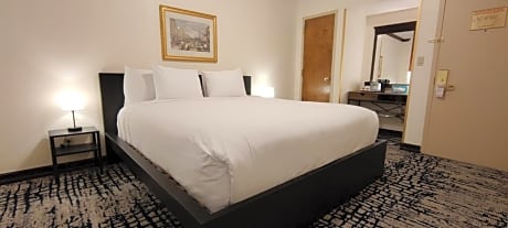 Gold, 1 Queen Bed