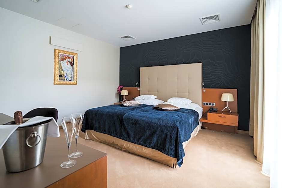 Mikado Hotel