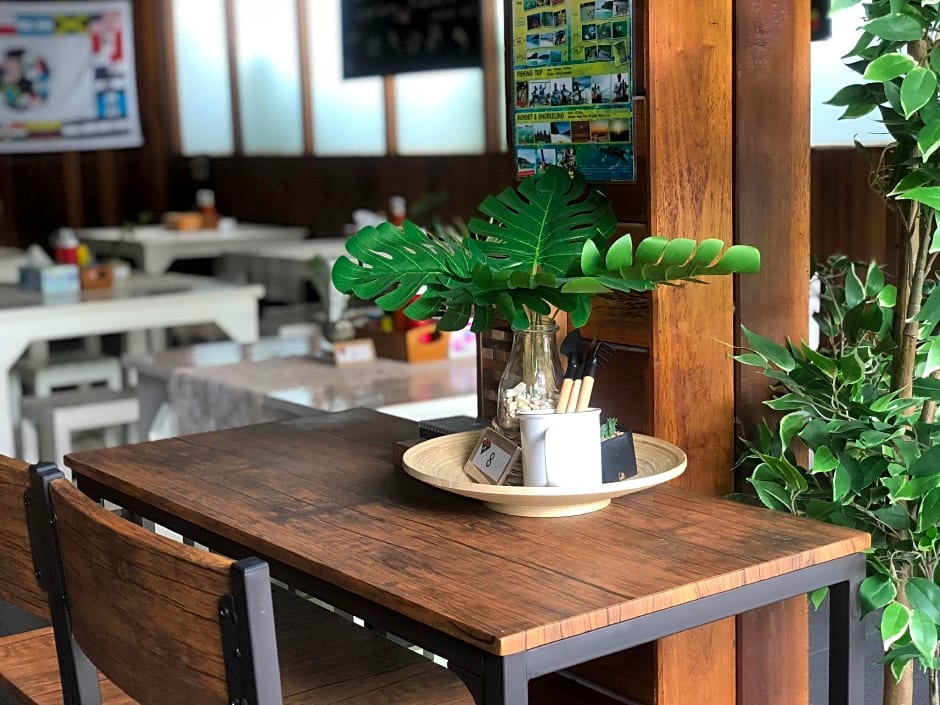 The Noi Guesthouse and Restaurant