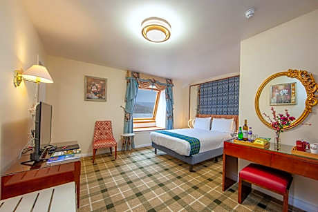 Junior Suite with Loch View