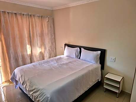 Queen Bed Room