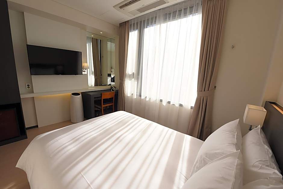 Geoje Artnouveau Suite Hotel