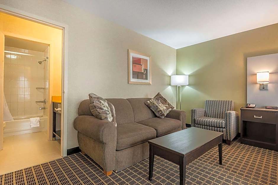 Quality Inn & Suites Windsor