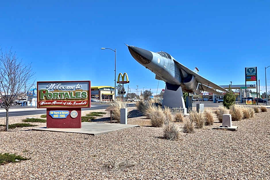 Holiday Inn Express & Suites Portales By IHG