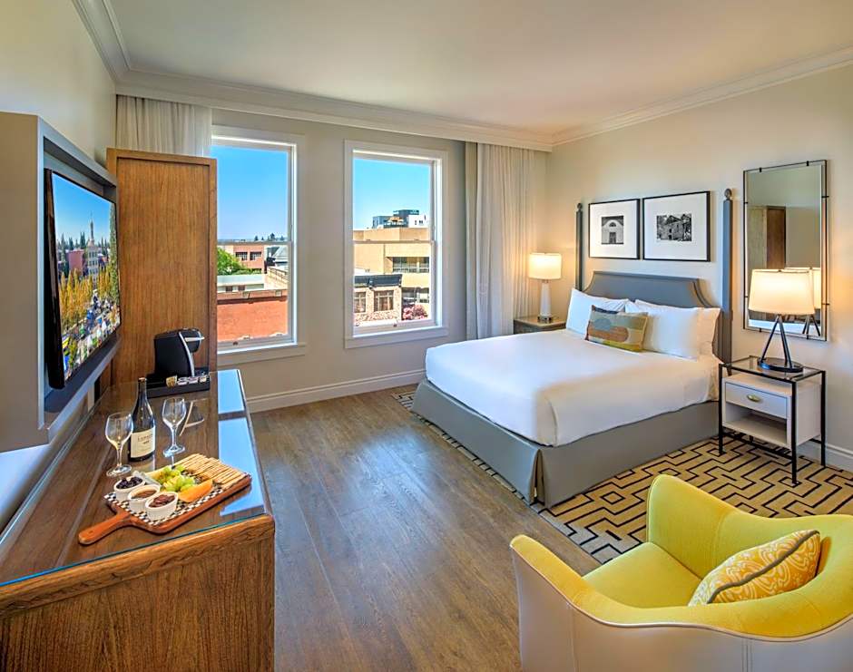 Hotel E