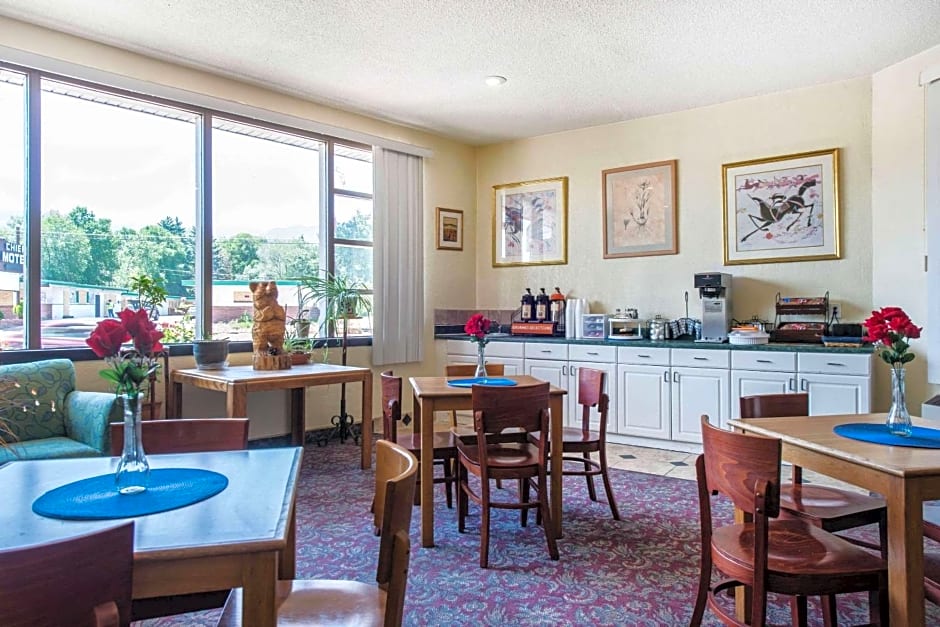 Rodeway Inn & Suites Colorado Springs
