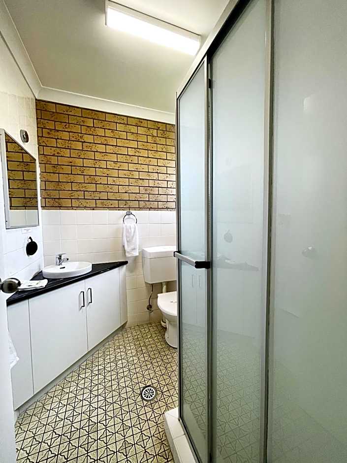 Squatters Homestead Motel