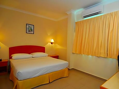 Twin Private Bathroom