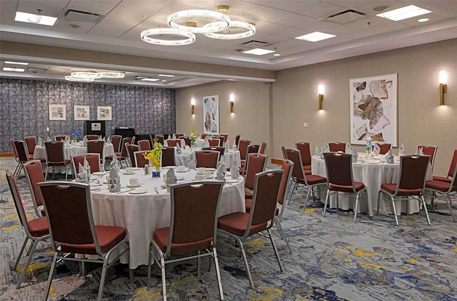 DoubleTree by Hilton West Edmonton