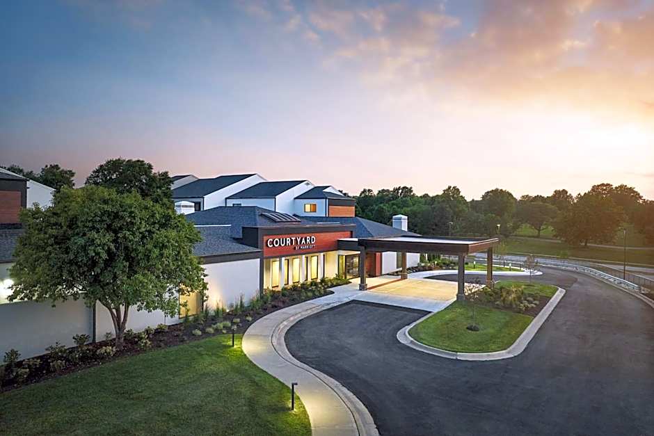 Courtyard by Marriott Kansas City Overland Park/Metcalf, South of College Boulevard