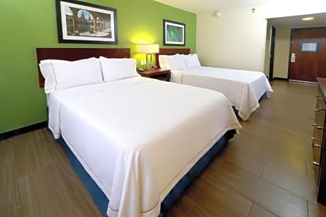 Deluxe Queen Room with Two Queen Beds - Non-Smoking