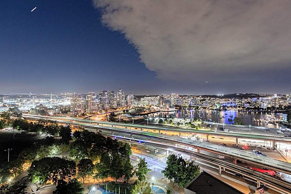 Condo in Downtown Vancouver - Near Rogers Arena