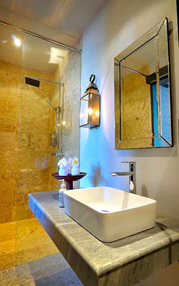 Room & Vespa Suite 1