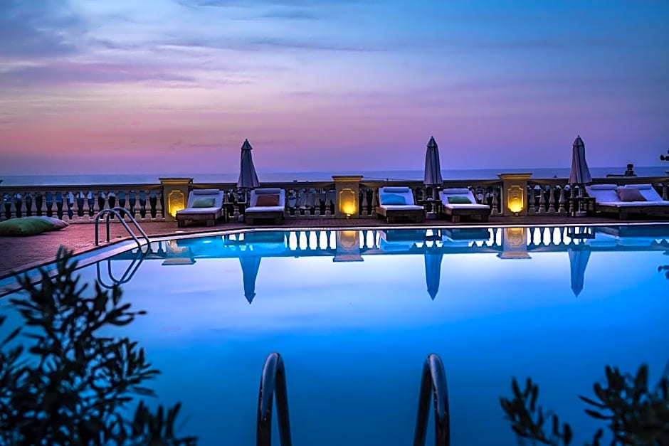 Notos Heights Hotel & Suites