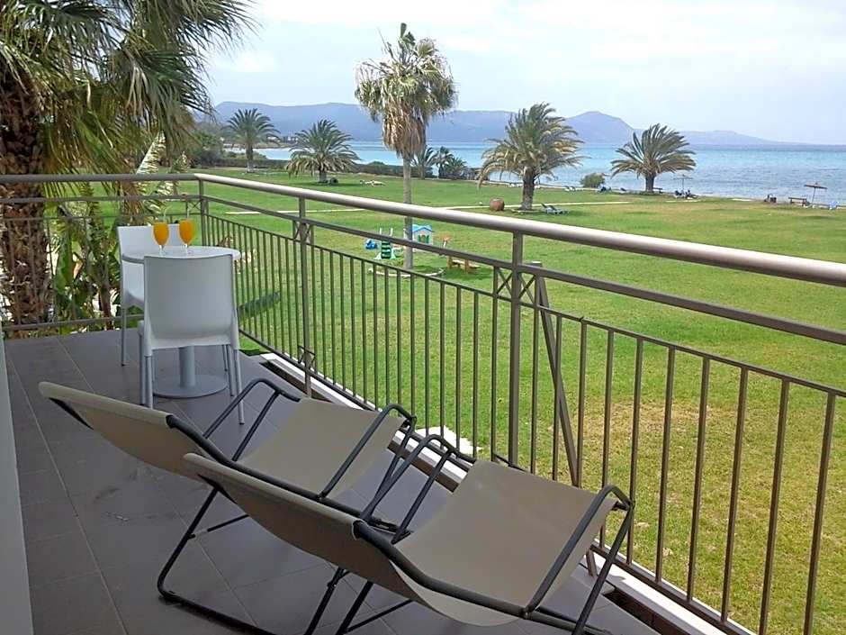 Natura Beach Hotel And Villas