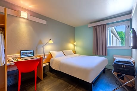 DOUBLE STANDARD - WHEELCHAIR ACCESSIBLE