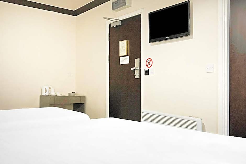 OYO The Baltimore Hotel