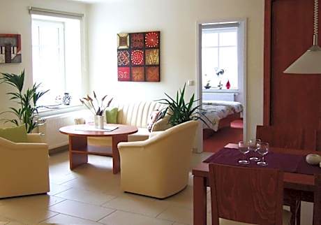 Ferienwohnung mit 2 Schlafzimmern für bis zu 4 Personen - Landseite