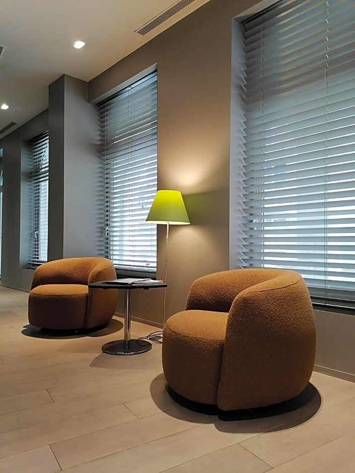Square Hotel