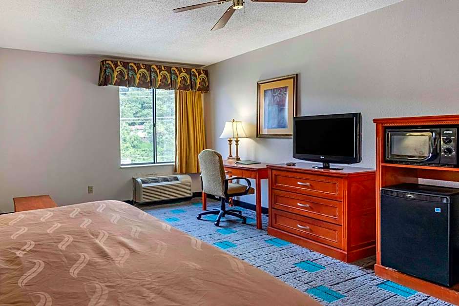 Quality Inn & Suites Chattanooga West near Lookout Mountain
