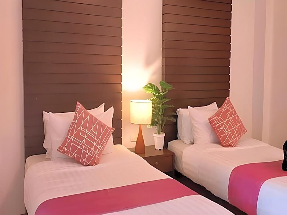 Aromdee @Naithon Beach