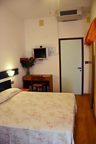 Double or Twin Room with Sea View