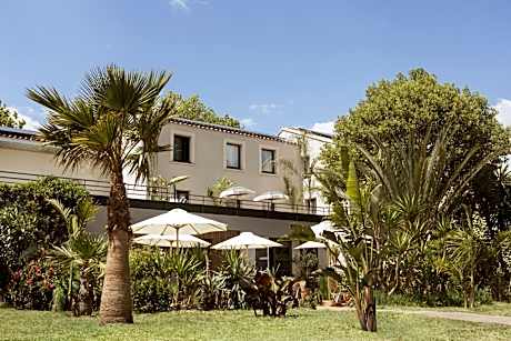 Hôtel les jardins du canal - solaire eco responsable - piscine - parking - garage - bornes électriques - accueil vélos - kids friendly