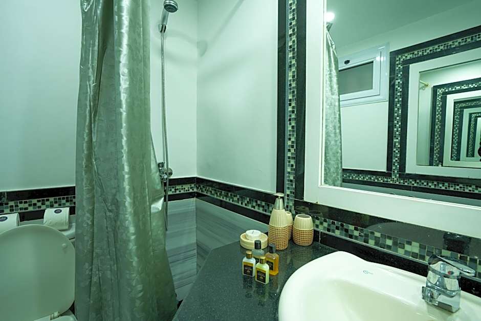 Spacious Garden Duplex near JW Marriott