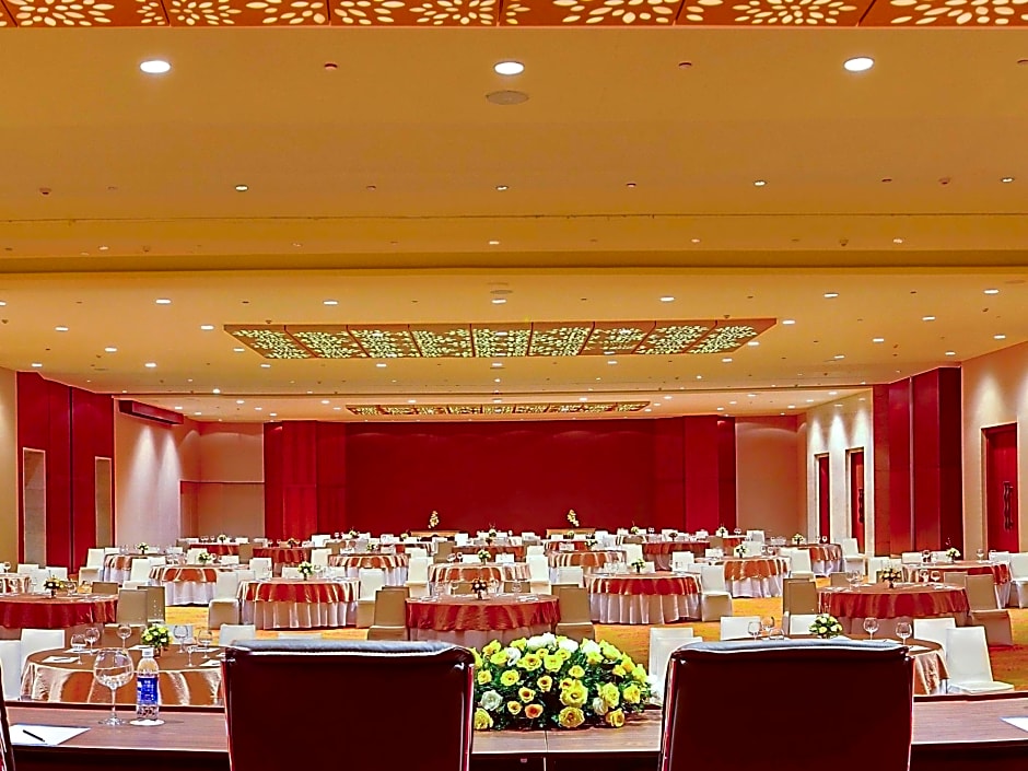 Hotel Novotel Visakhapatnam Varun Beach - - An AccorHotels Brand