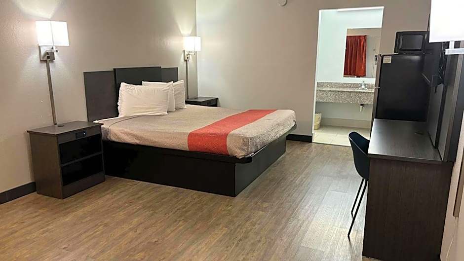 Motel 6-Macclenny, FL