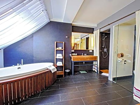 DOUBLE OR TWIN SUPERIOR