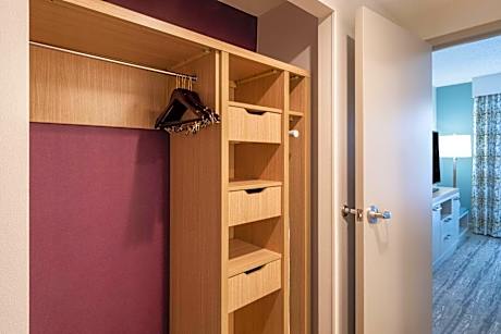 One-Bedroom King Suite