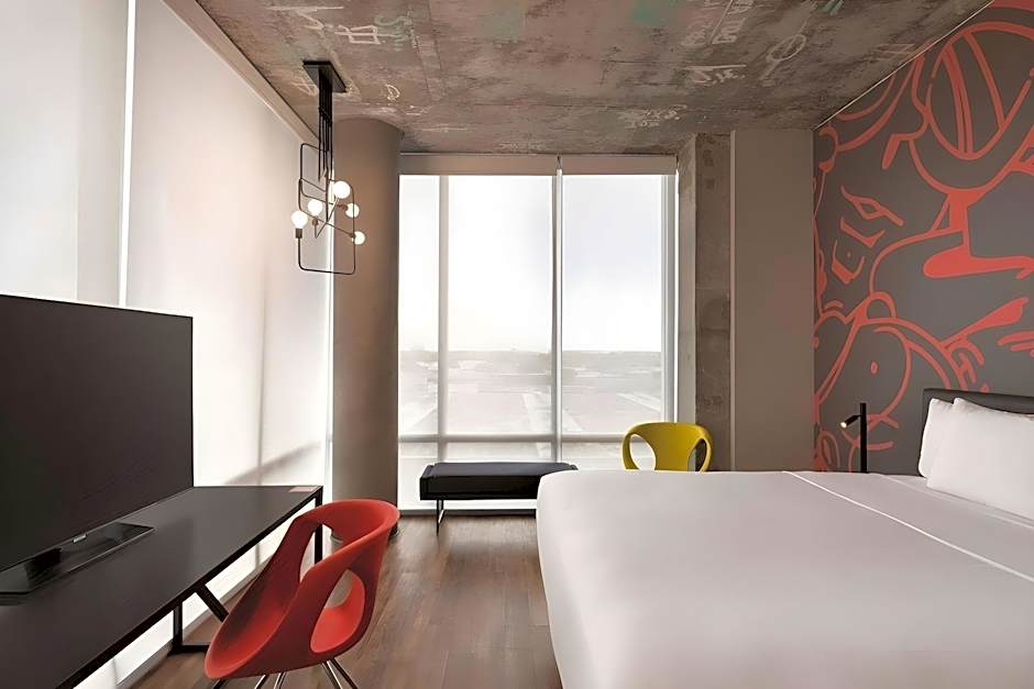 Radisson RED Miami Airport