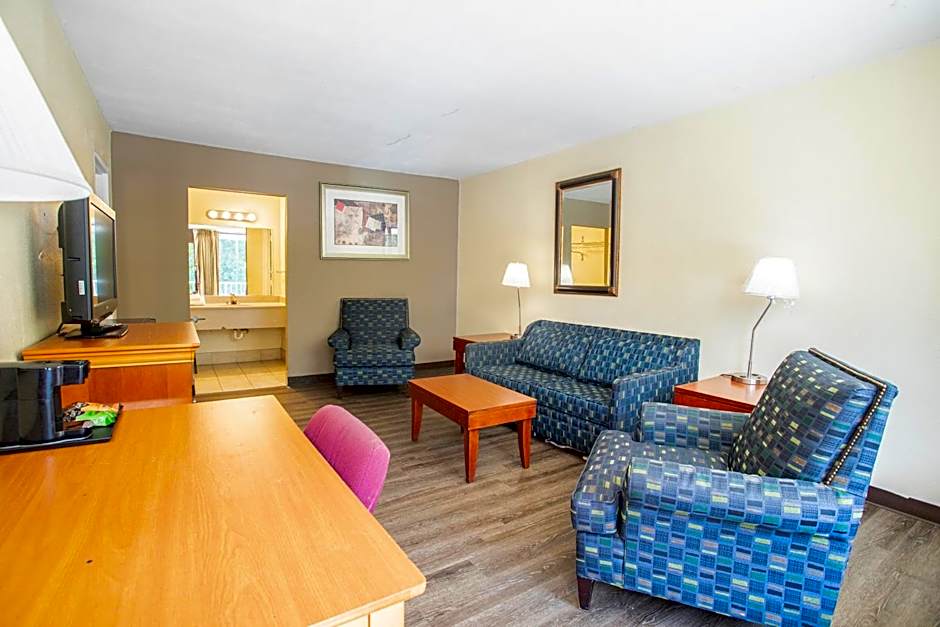 OYO hotel Greensboro east I 40