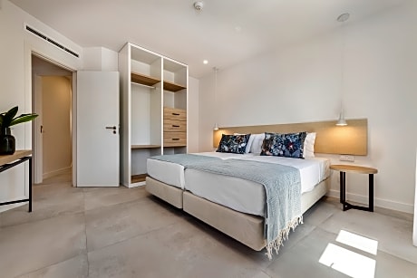 Deluxe Two Bedroom Apartment