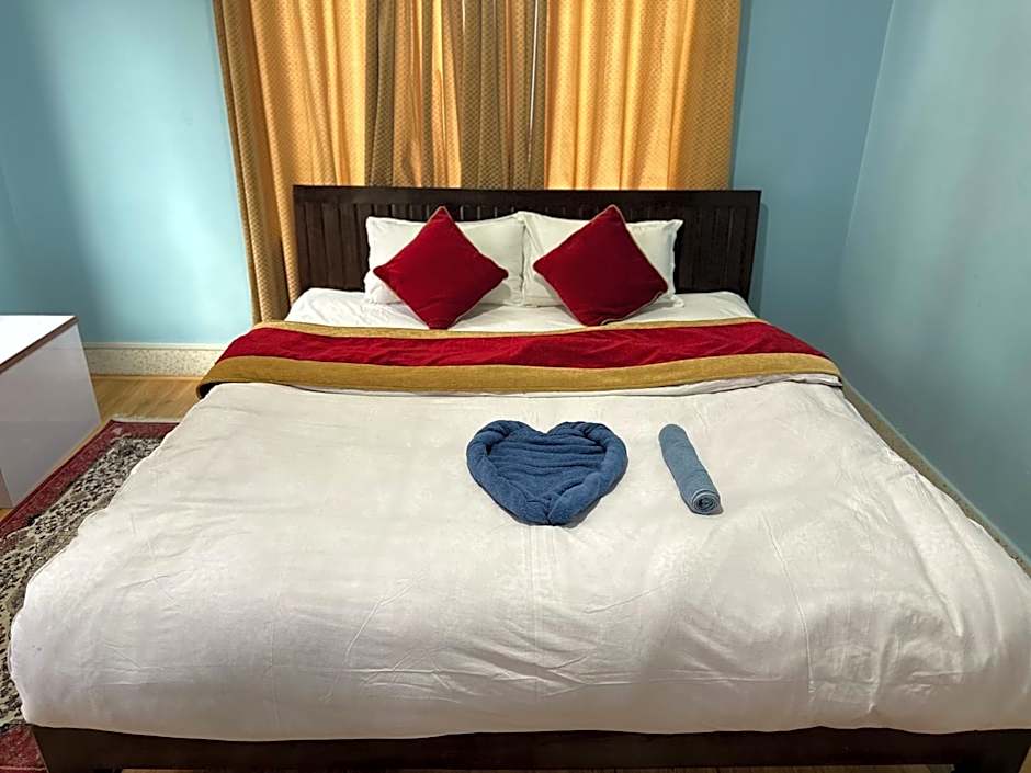 Photo 1 of 4 of 1 King Bed, Garden View