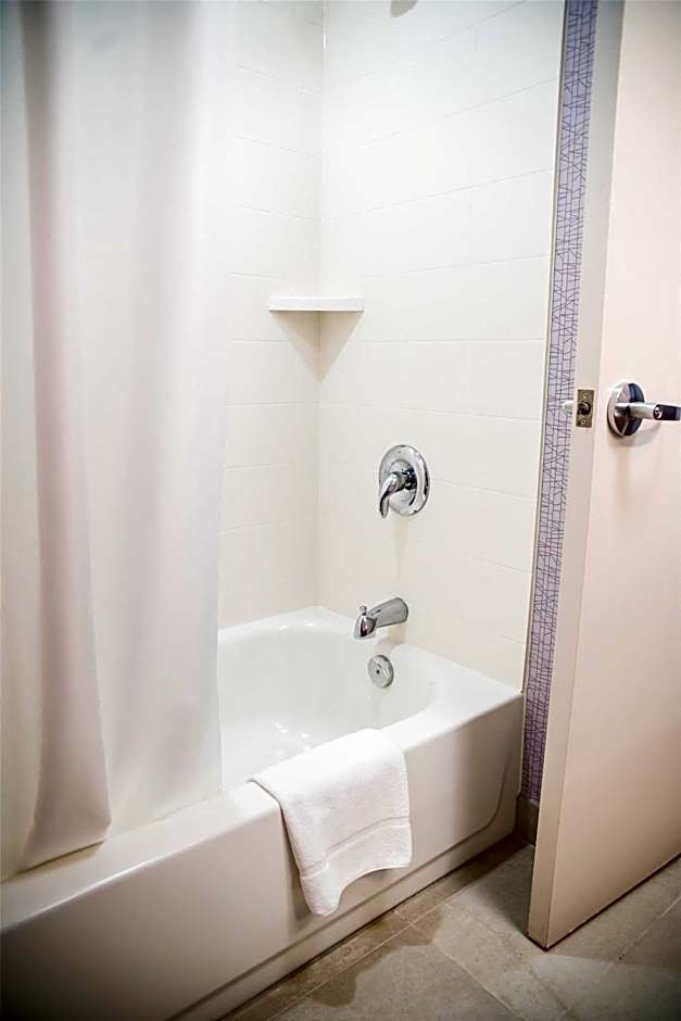 Hampton Inn & Suites by Hilton Laval
