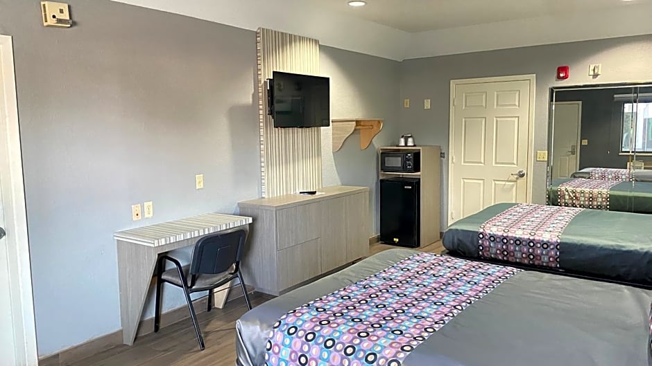 Island Suites Hobby Airport