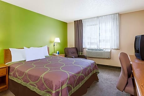 1 Queen Bed Non-Smoking