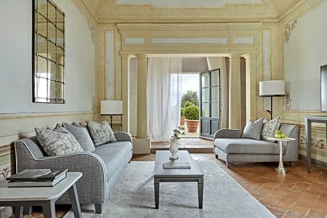 Executive Deluxe Suite