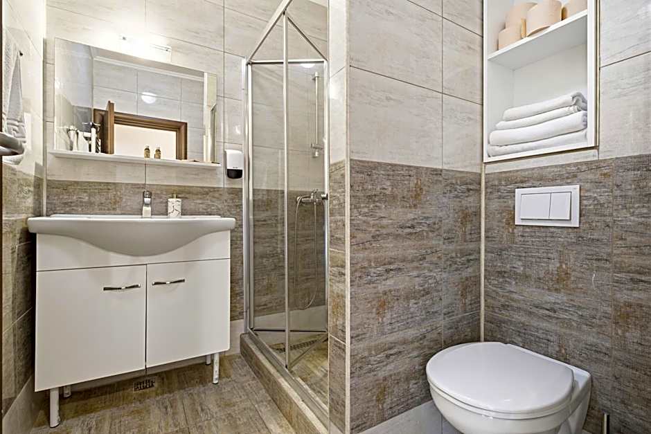 REYNA APART HOTEL