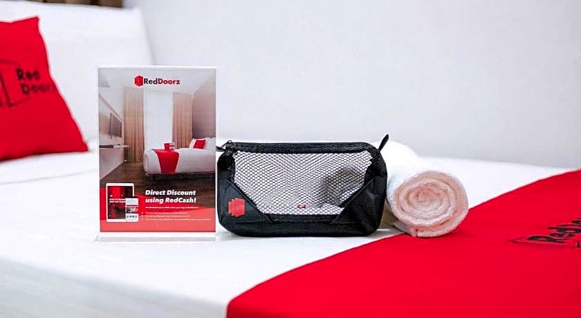 RedDoorz near Taman Wisata Alam Punti Kayu Palembang 2