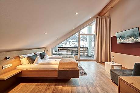 Deluxe Suite and Sauna