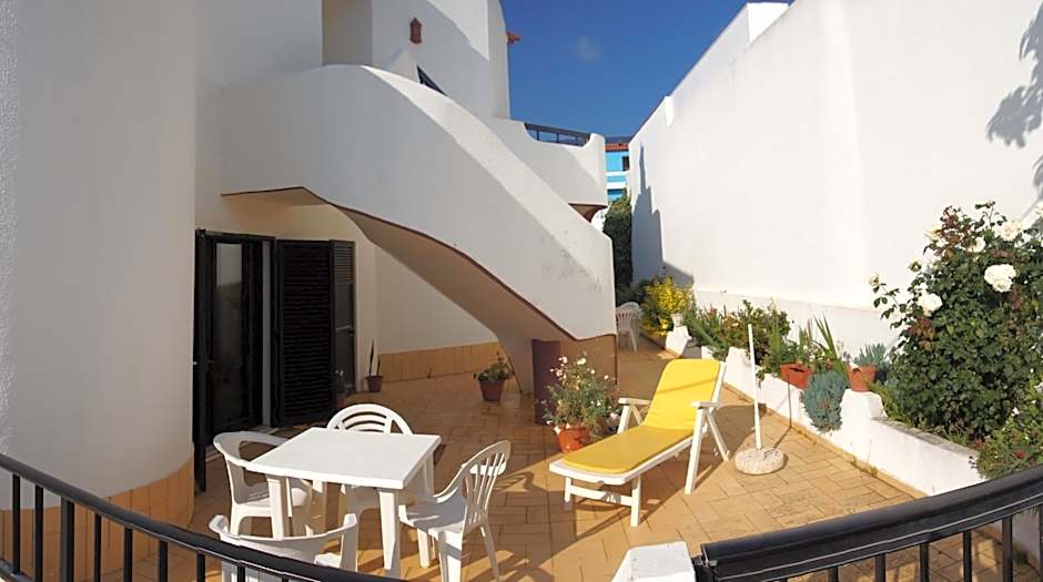 Apartamentos e Quartos Atalaia