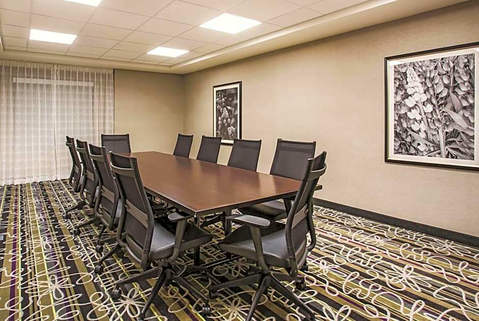 La Quinta Inn & Suites by Wyndham Las Vegas Summerlin Tech