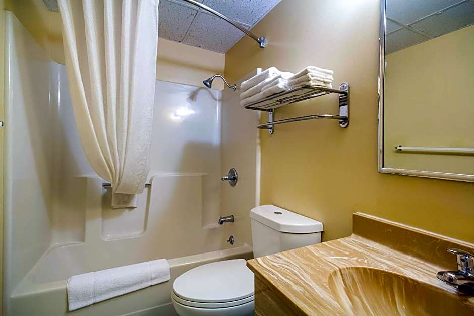 Econo Lodge Lansing - Leavenworth