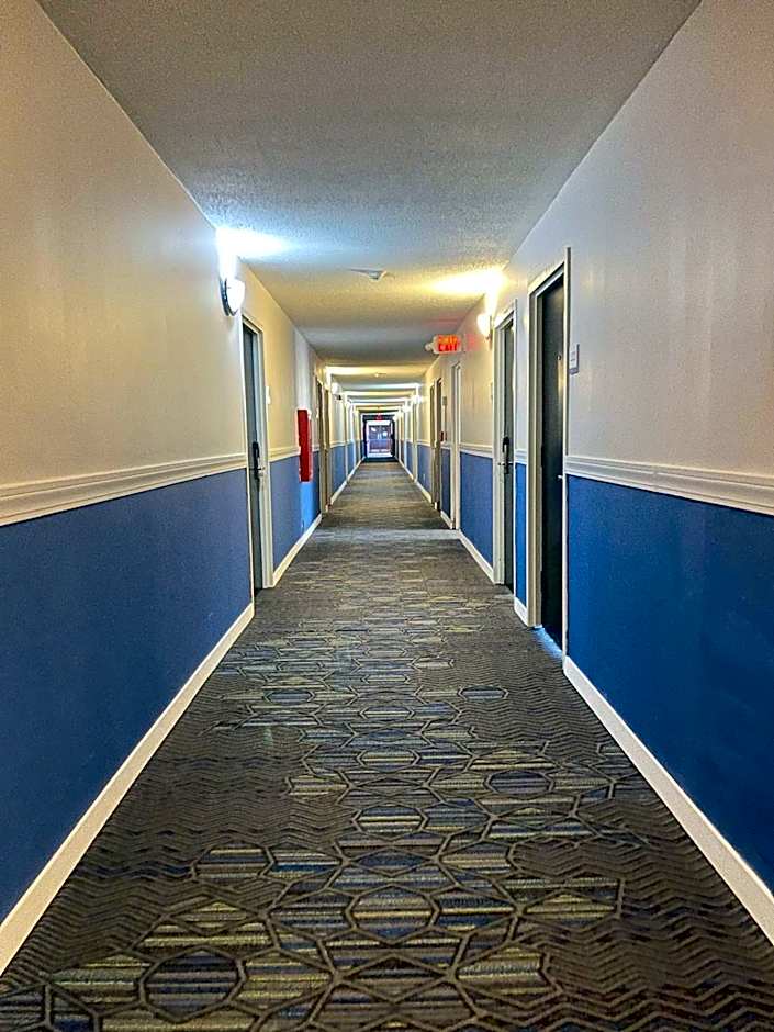 Mystic River Hotel & Suites